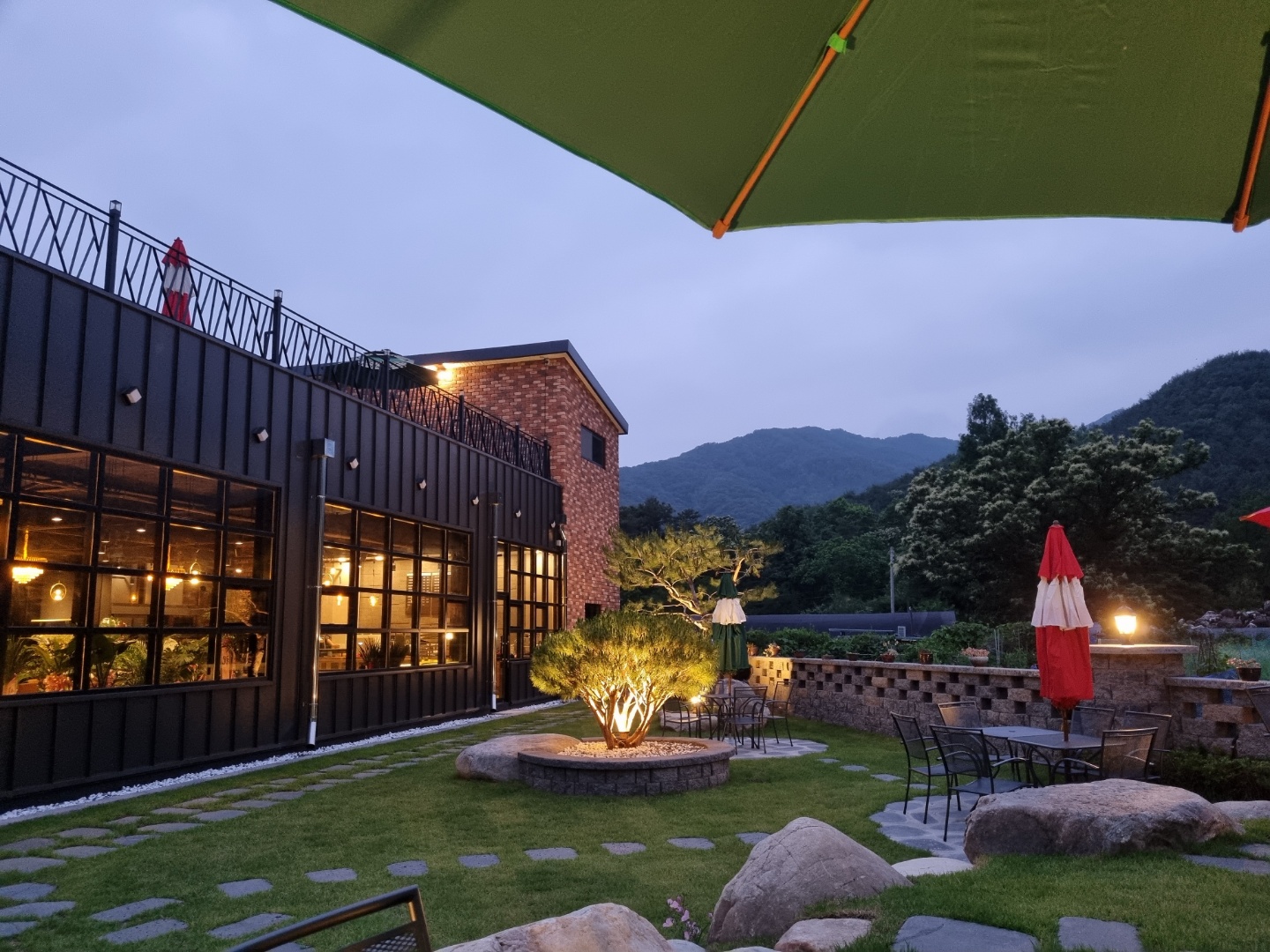 2000769928_8hLpiUMc_8a21684cc9e8e1e57d88ce3a8b216719dd0bca13.jpg 이미지크게보기