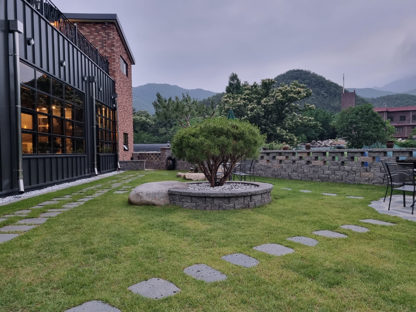 2000769928_VhwJnGgQ_56c57fd6aa1dc8a347f8c9e17e32bab7d4cf924b.jpg 이미지크게보기